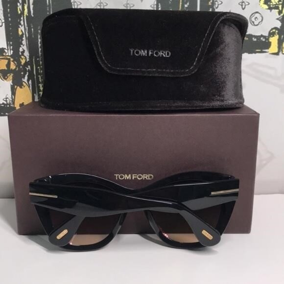 NEW Authentic Tom Ford Black Cat-Eye Sunglasses TF940 01B - Picture 10 of 11